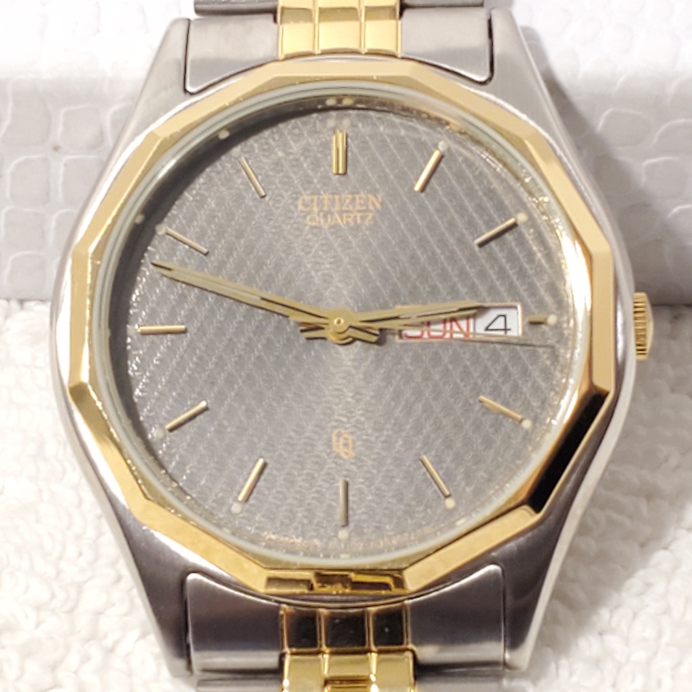 Vintage Citizen CQ Men Gray Dial Day Date Gold Tone Quartz Watch Stainless Steel